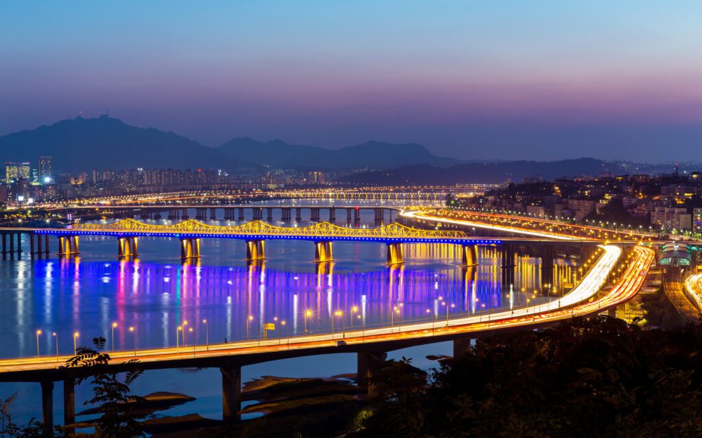 han river and bridge in seoul